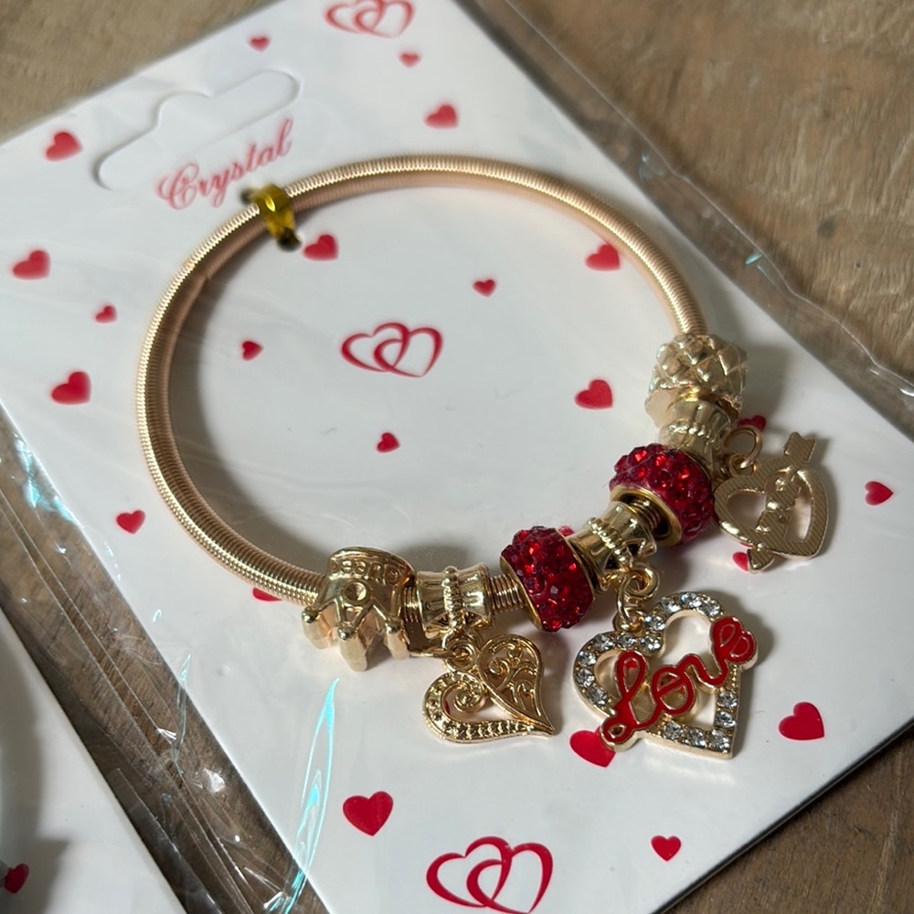 Heart Charm Bracelet Set of 2 MOM & LOVE ❤️ Silver and Gold NWT - Picture 5 of 5